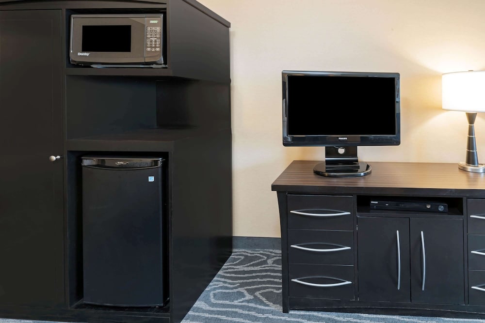 La Quinta Inn & Suites by Wyndham Logan 23/42