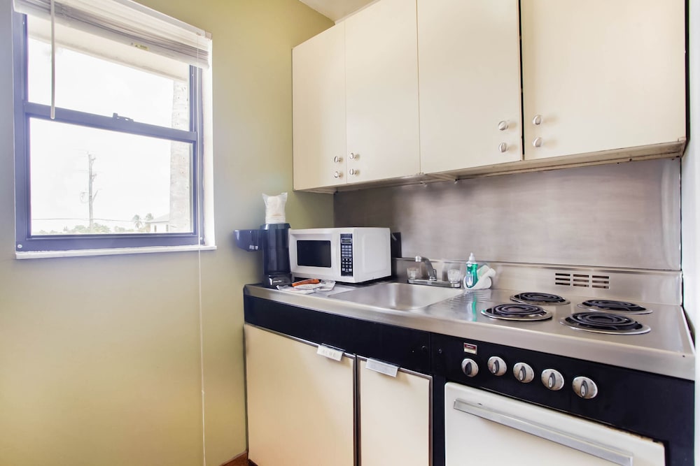 OYO Waterfront Hotel Cape Coral/Fort Myers, FL 38/51