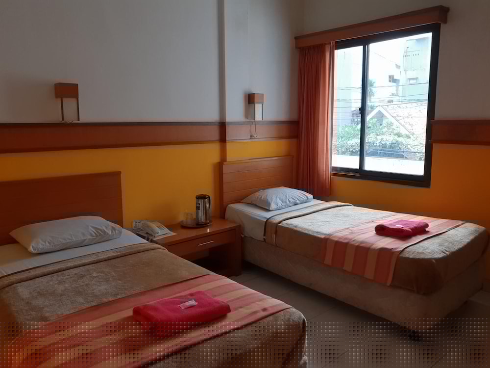 Hotel Caravan 23/49
