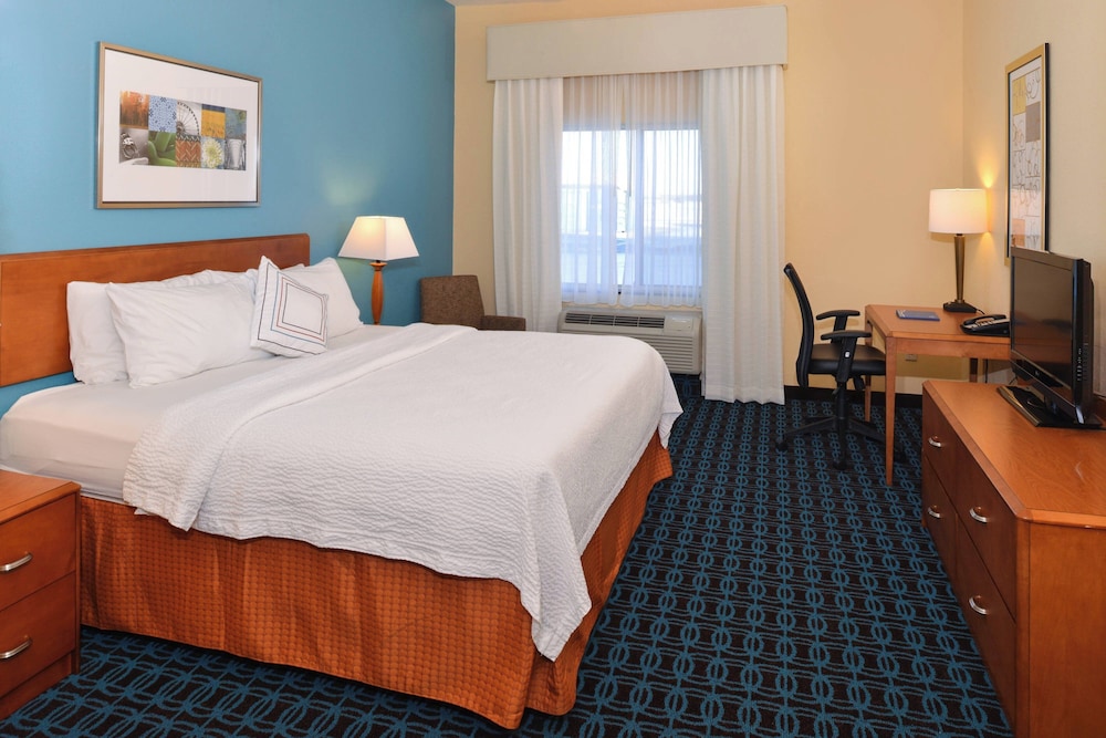 Fairfield Inn And Suites Bloomington 19/66