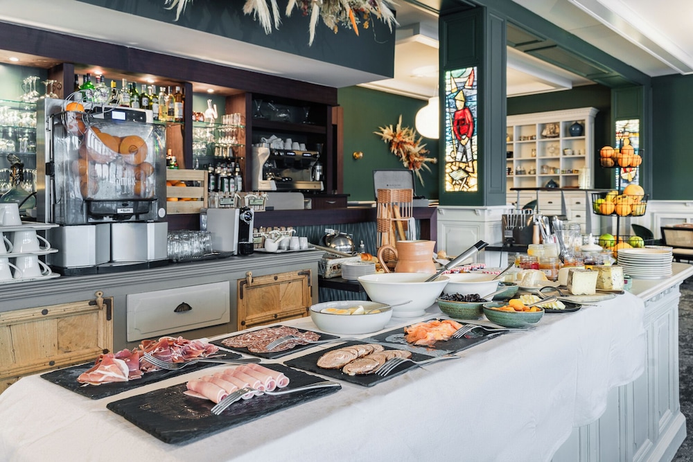 restaurant cafeteria