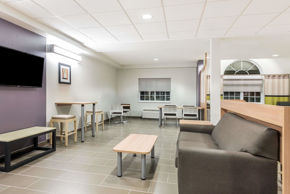 Microtel Inn and Suites By Wyndham Beaver Falls 17/30