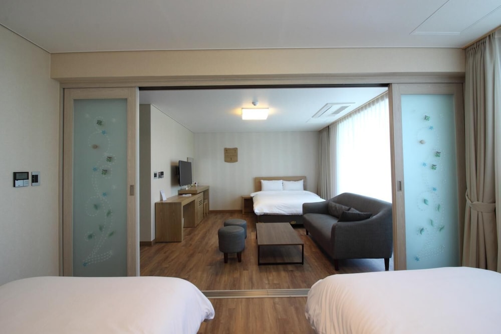 Suave Hotel 16/30