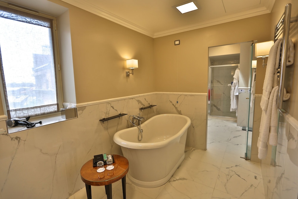 GRAND HOTEL YEREVAN 51/65