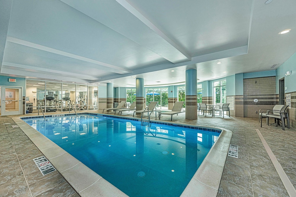 Holiday Inn Express Hotel And Suites Charleston Arpt Conv Ctr Area 33/67
