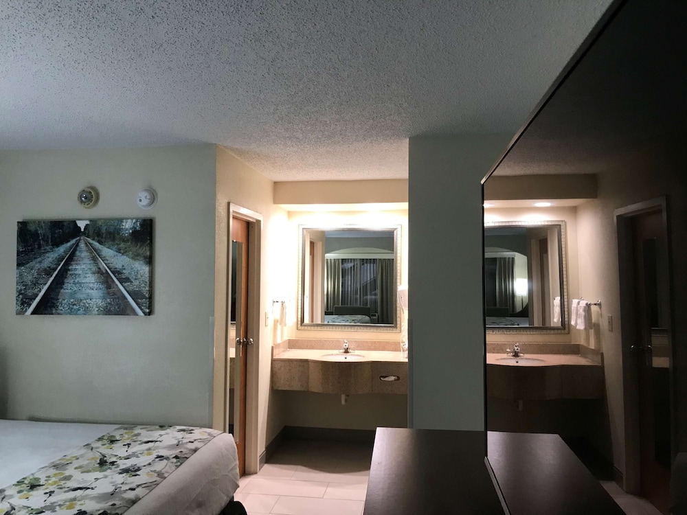 Best Western Inn & Suites Monroe 22/33