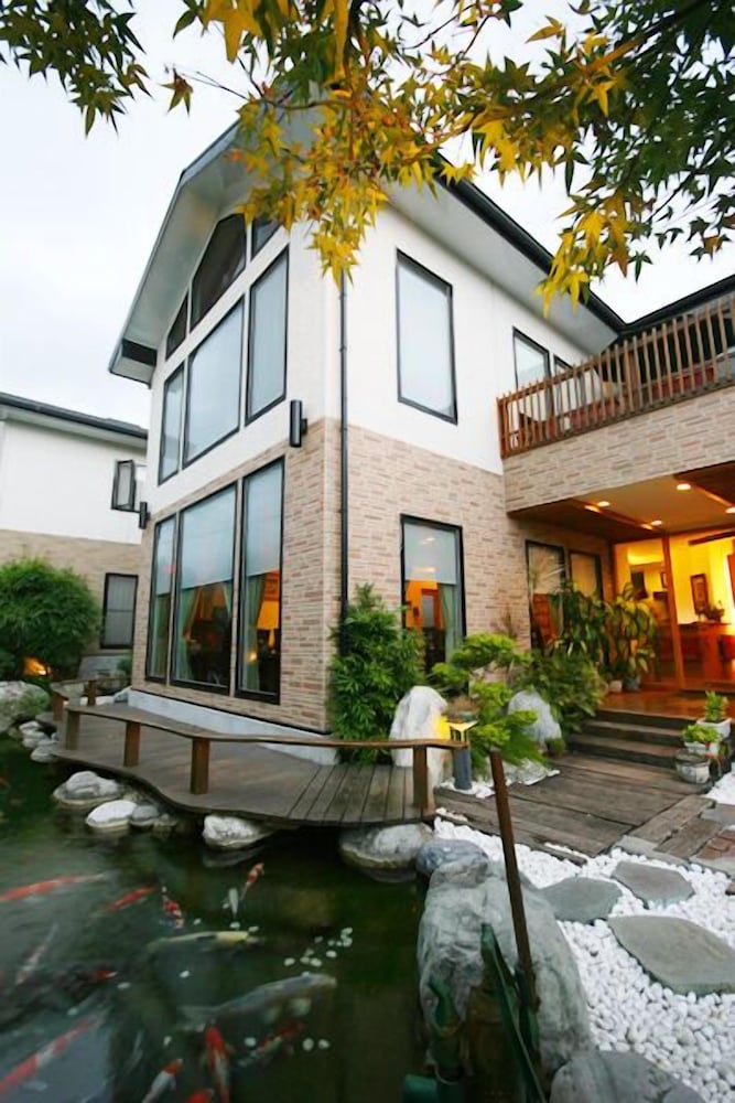 Cypress House 5/49