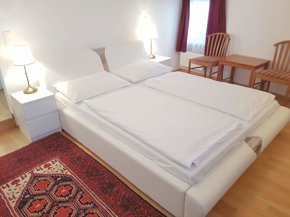 1 BEDROOM, SUPERIOR, APARTMENT, CITY VIEW, KITCHEN