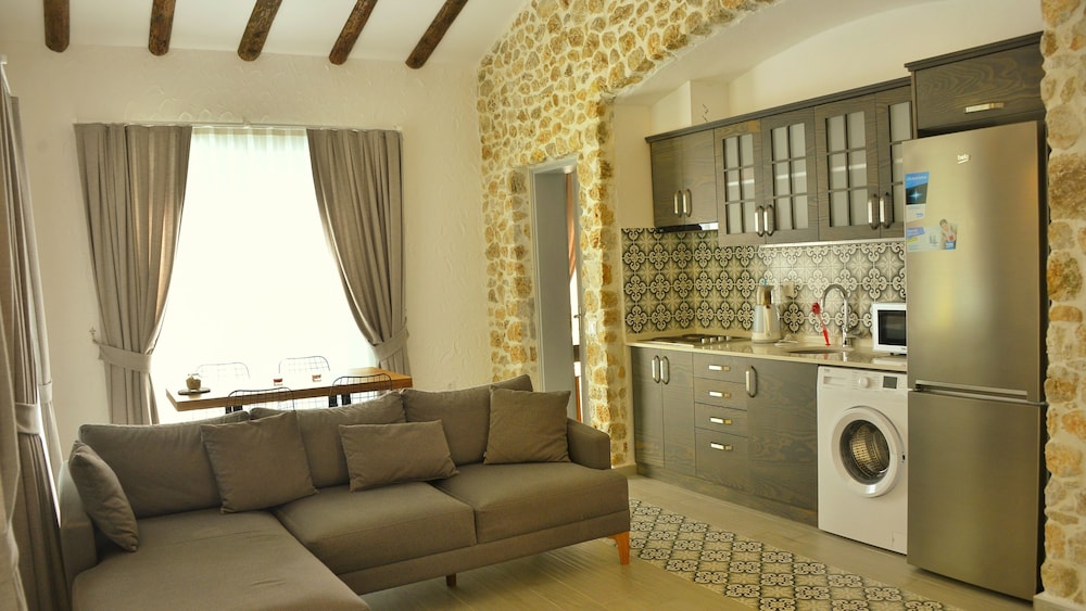 Z Exclusive Hotel And Villas 26/30