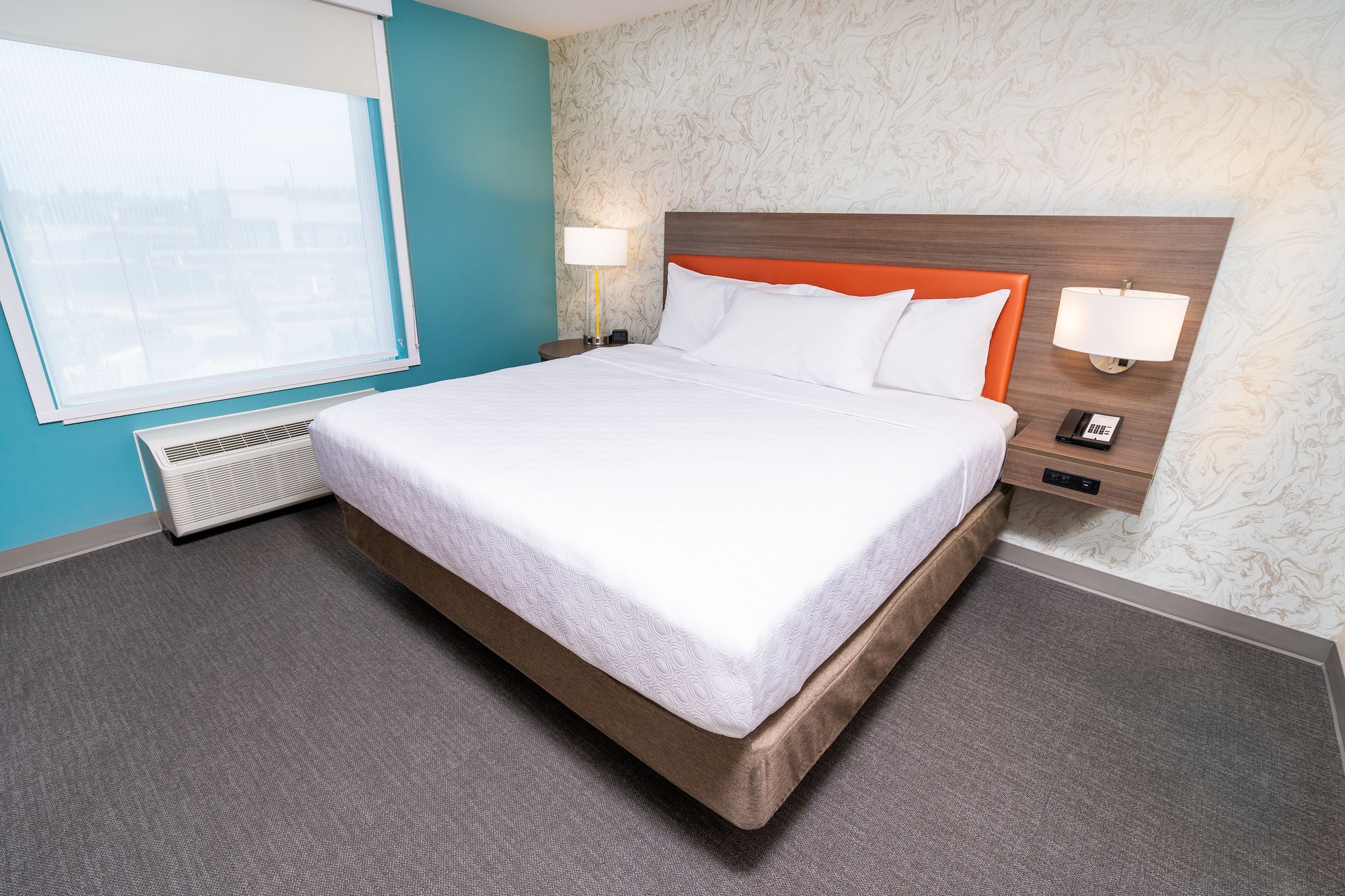 SUITE, KING BED, ACCESSIBLE