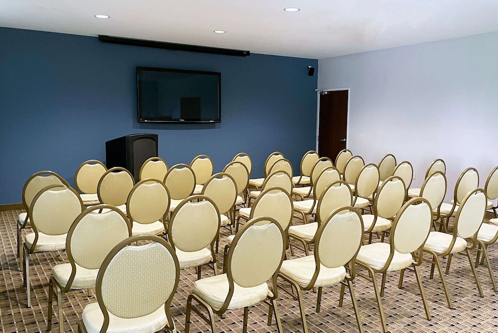 Microtel Inn & Suites By Wyndham Michigan City 31/34
