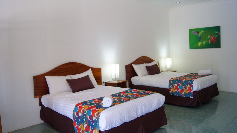 COSTA PACIFICA HOTEL 7/50