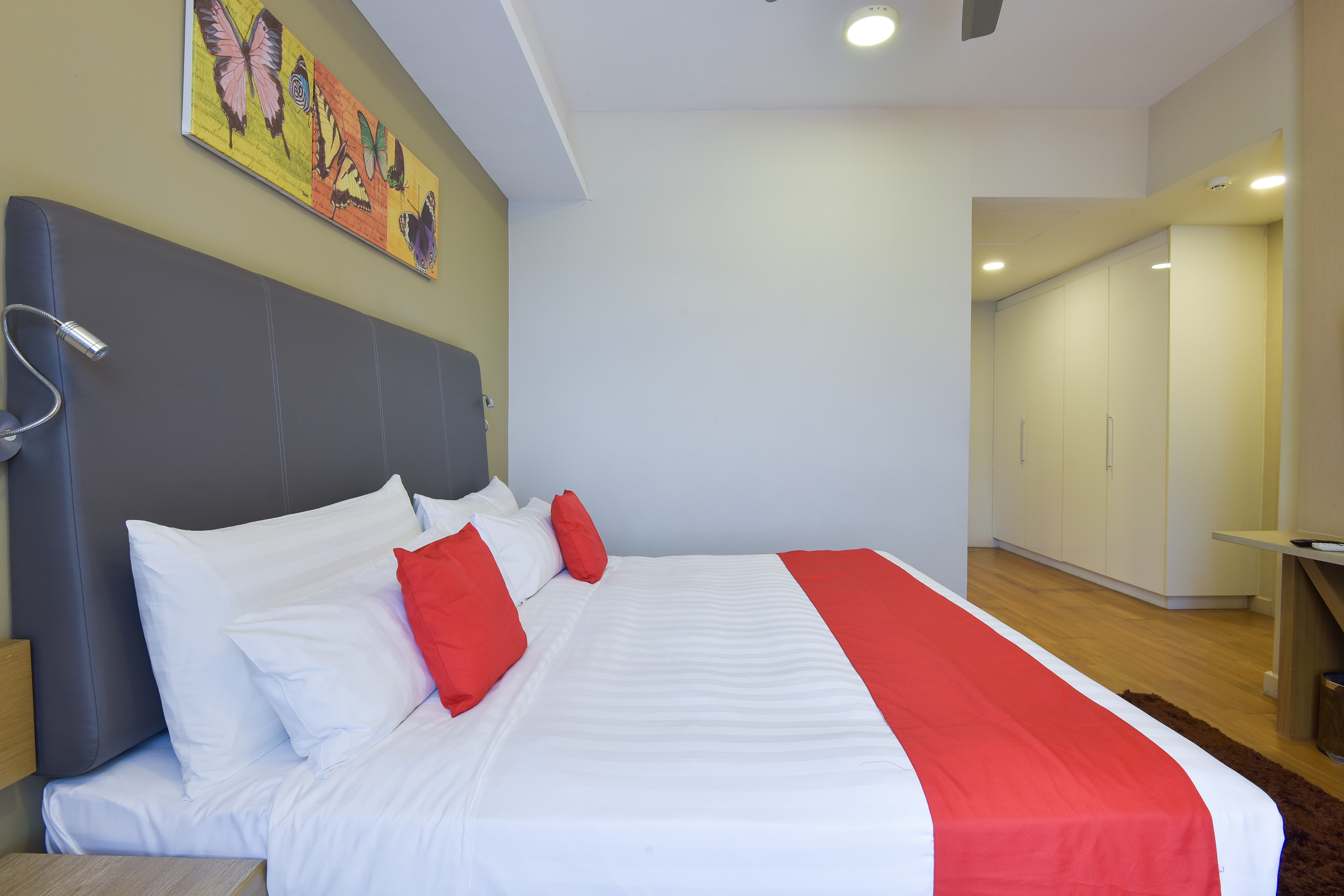 2 Bedrooms, Suite, Twin Towers View