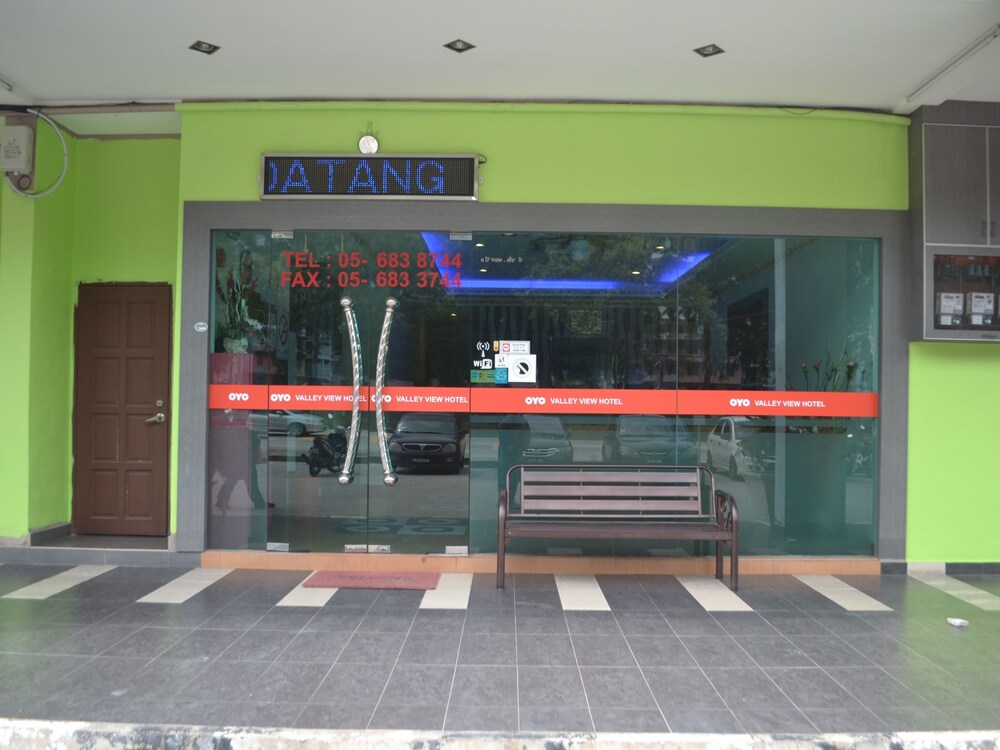 Valley View Hotel in LUMUT
