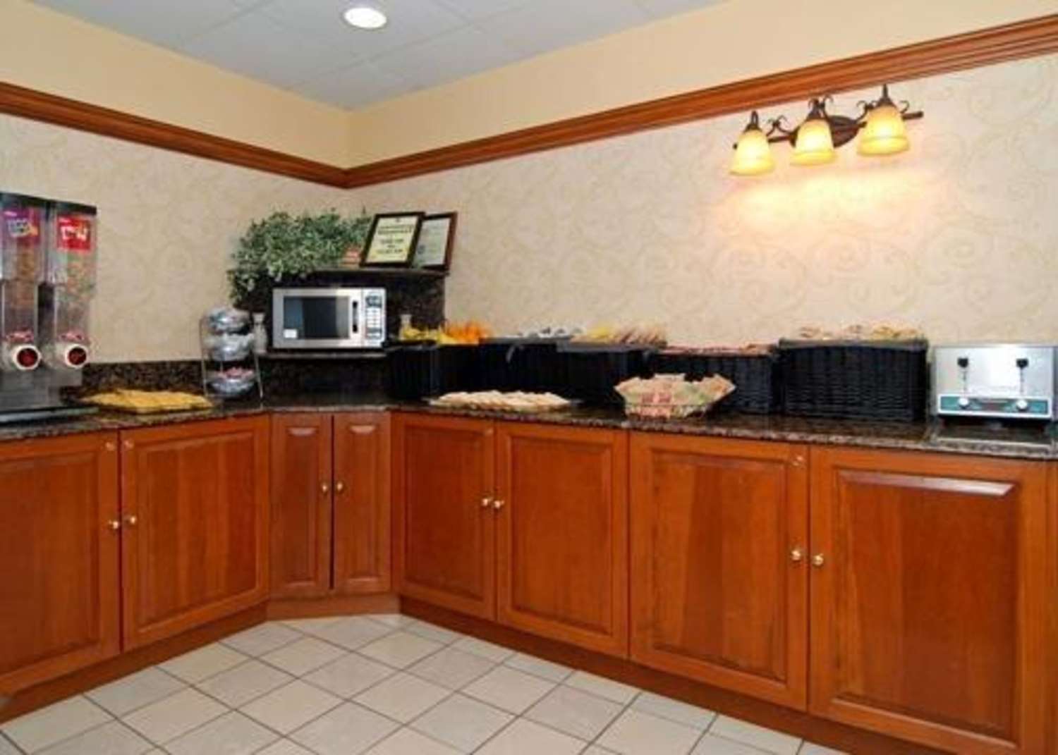 Quality Inn and Suites Bensalem 1/7