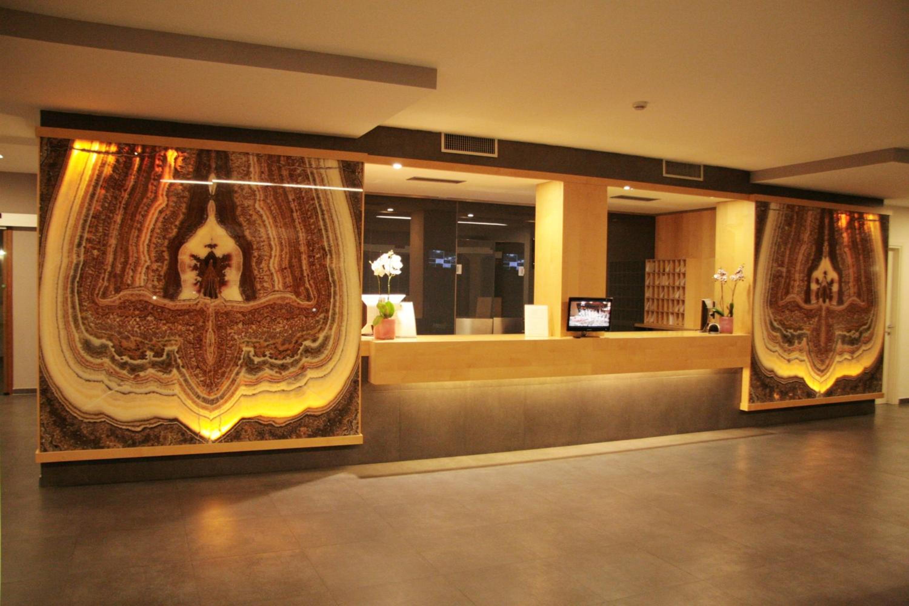 Delfina Palace 5/40
