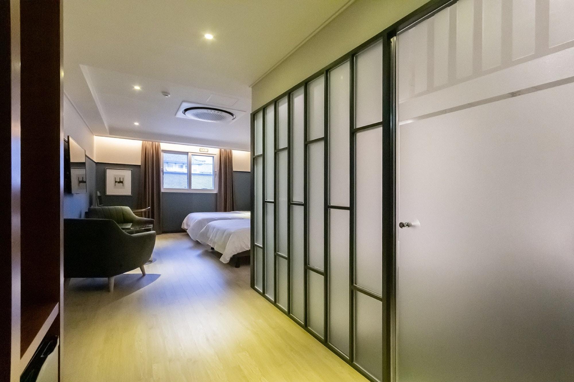 Gyeongju Brown Dot Gyeongju Bulguksa Branch 24/41