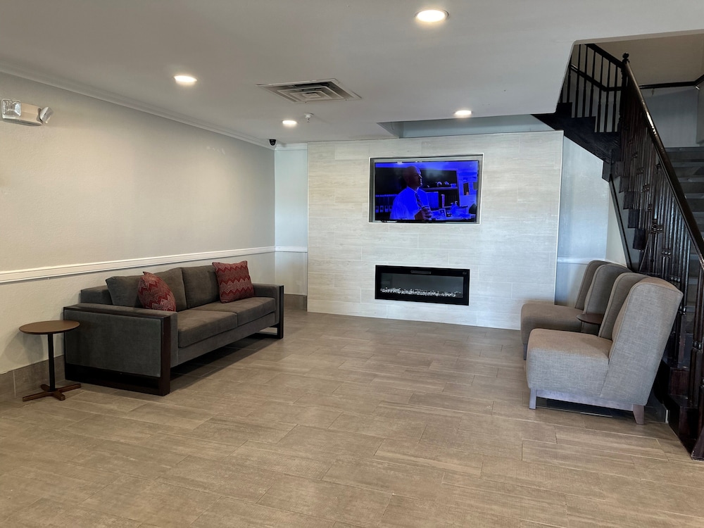 Hawthorn Extended Stay by Wyndham Hobbs 25/50