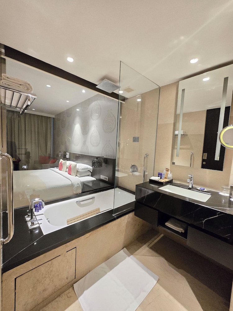 Premium, Suite, King Bed, Hill View