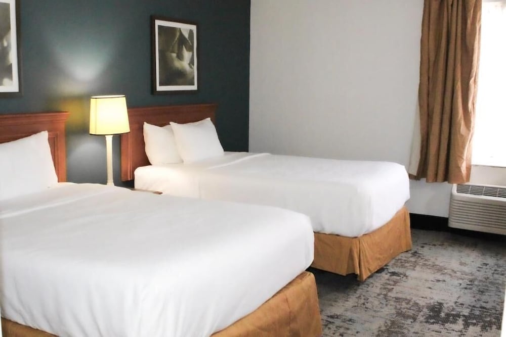 غرفة بسريرين مزدوجين، La Quinta Inn & Suites by Wyndham Lakeland East 2/6