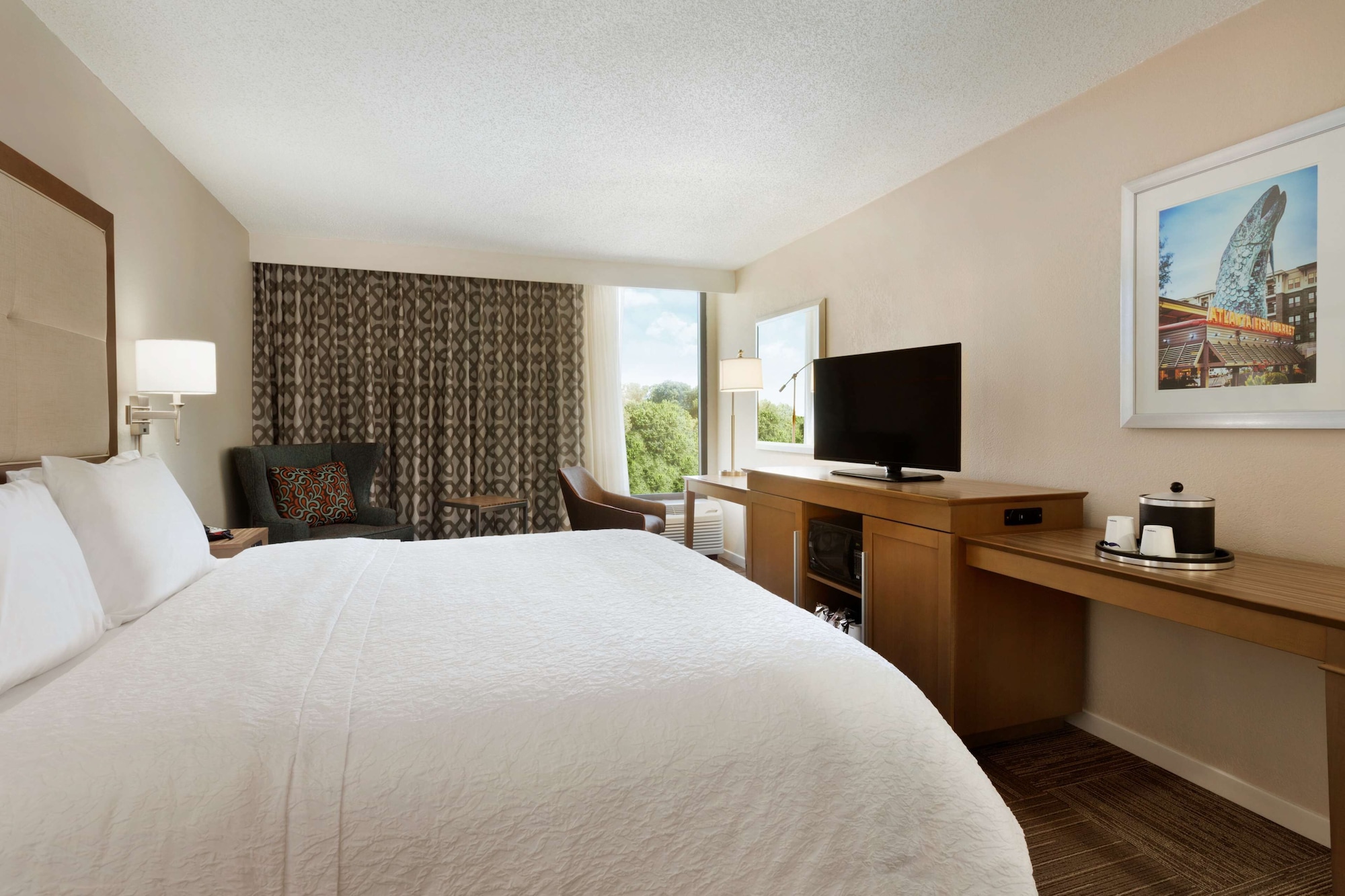 DELUXE, KING BED