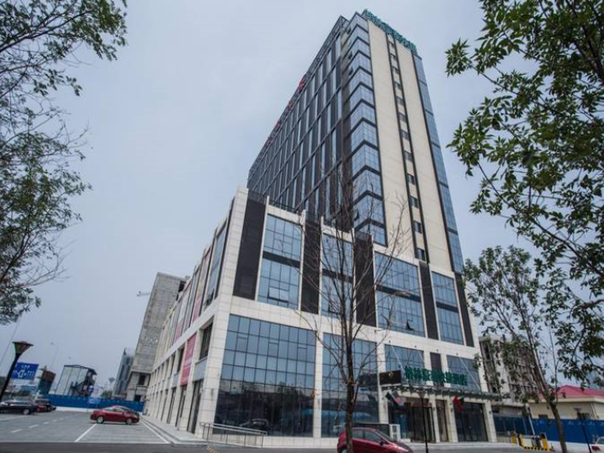 Greentree Inn Qinhuangdao Haigang District Railway Station Square Express Hotel in QINHUANGDAO