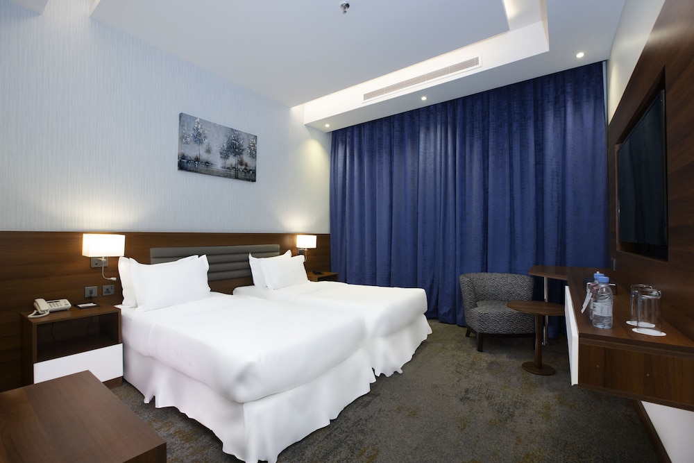 EVA Hotel 13/38