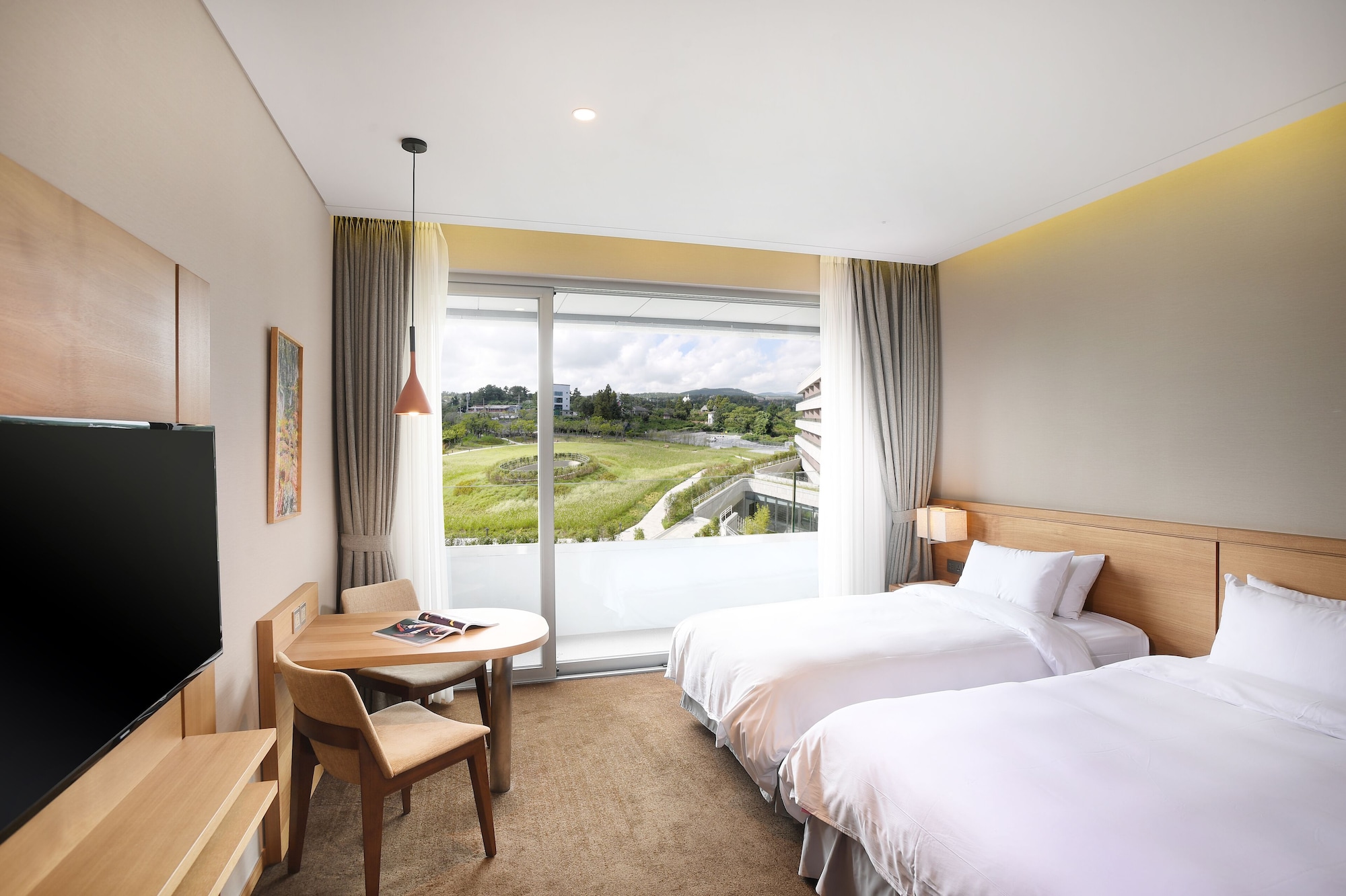 DELUXE, TWIN BEDS, GARDEN VIEW