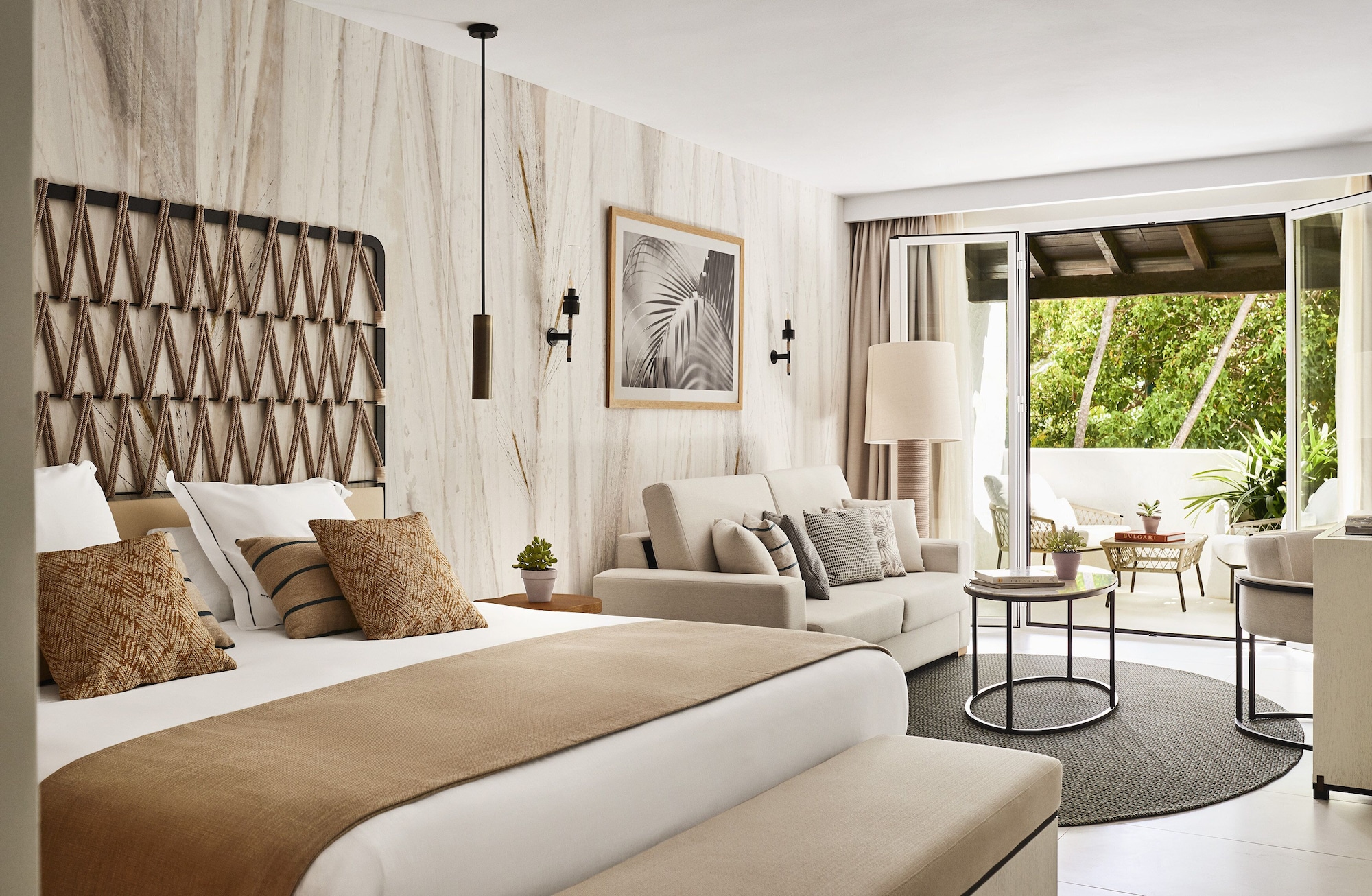 JUNIOR SUITE, KING BED, GARDEN OR RESORT VIEW