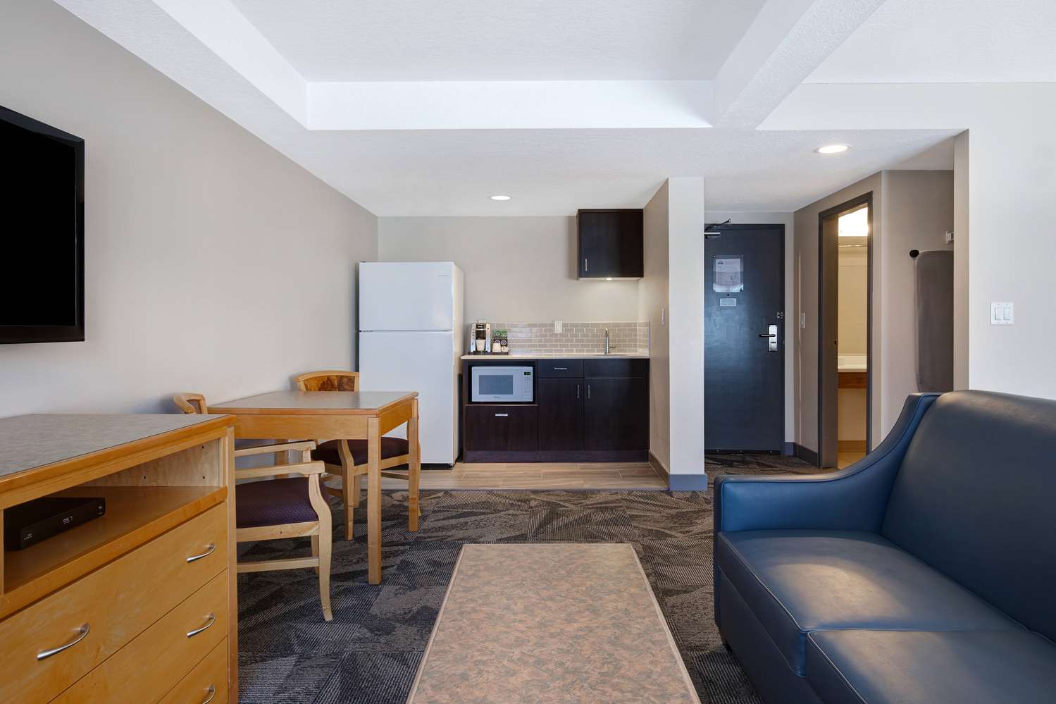 Days Inn by Wyndham Victoria Airport Sidney 24/34
