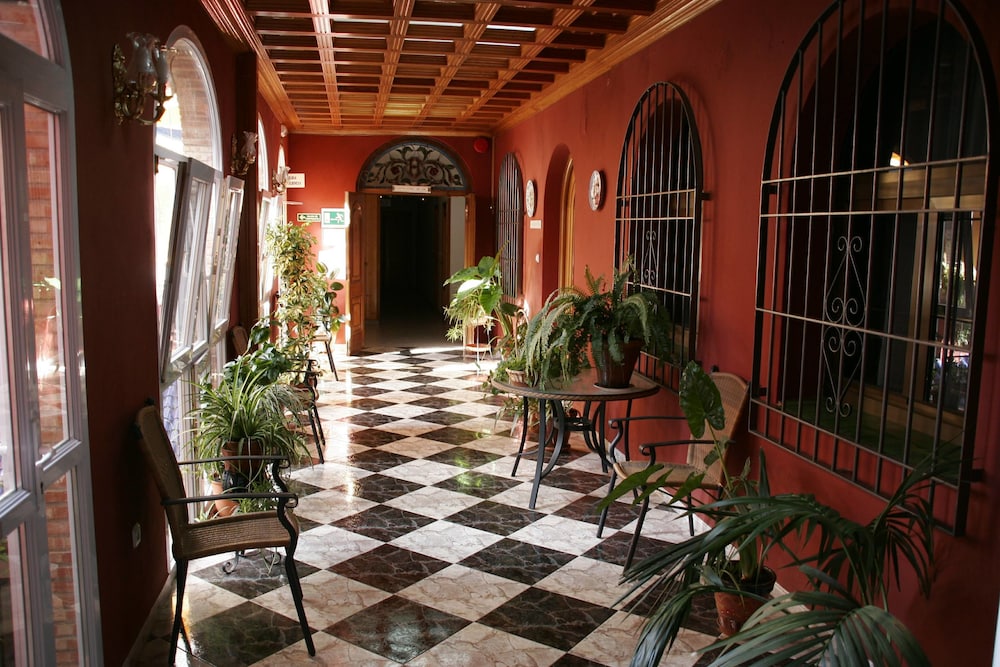 Plaza Manjon Hotel 2/28