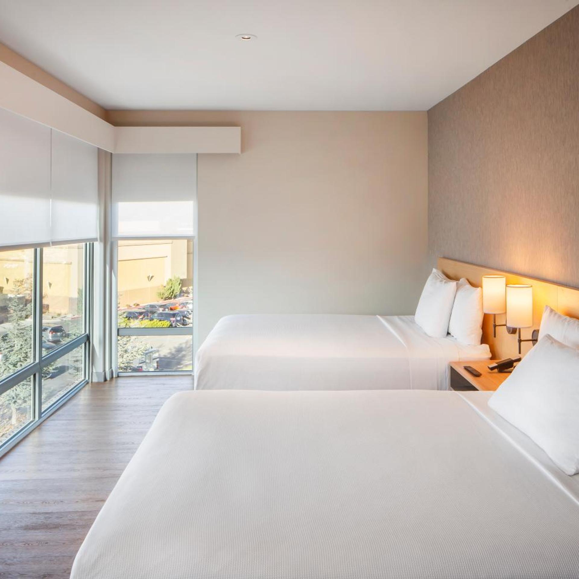 Suite, 2 Queen Beds, Bathtub, Accessible