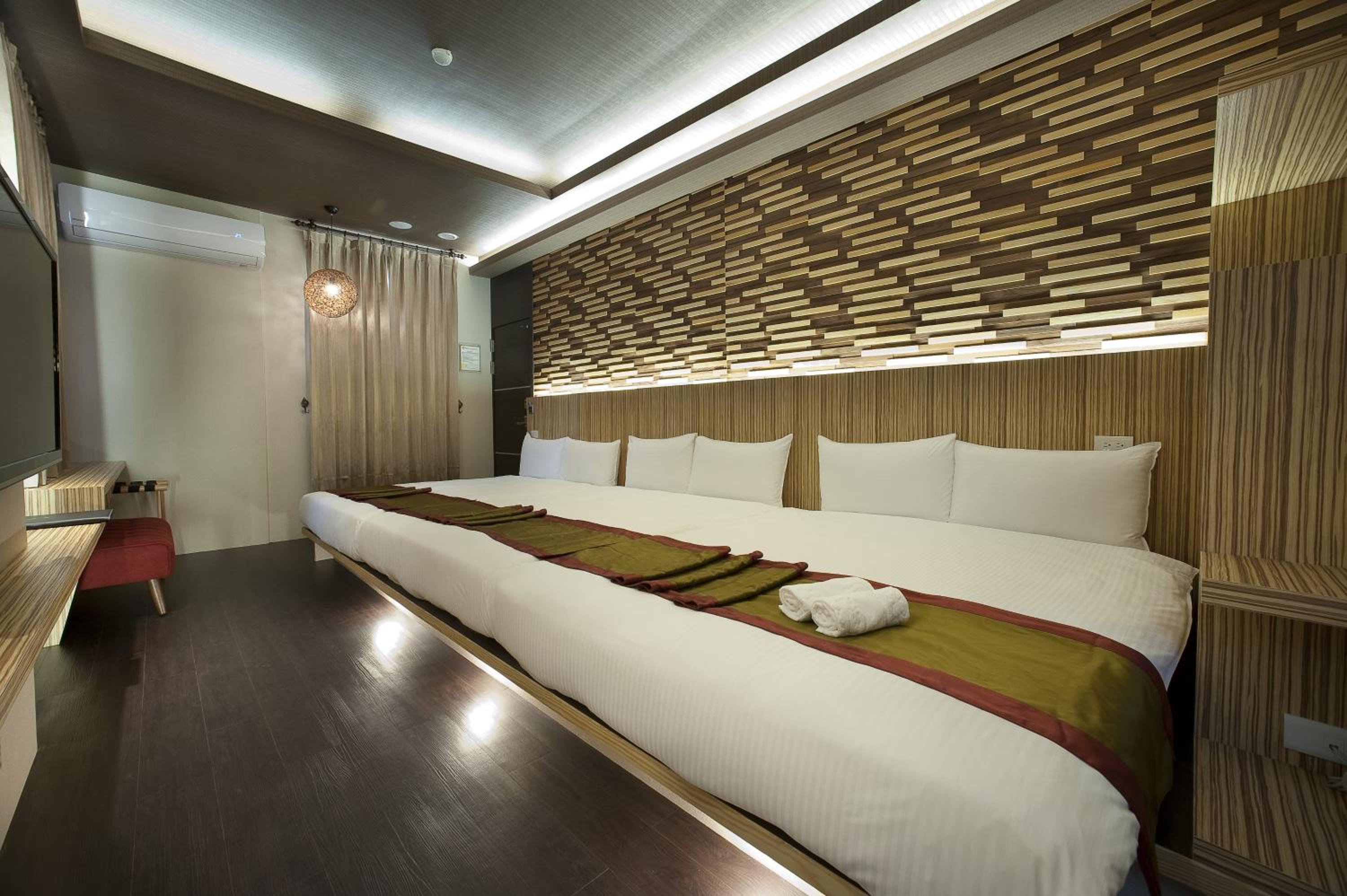Fashion, 3 Double Beds