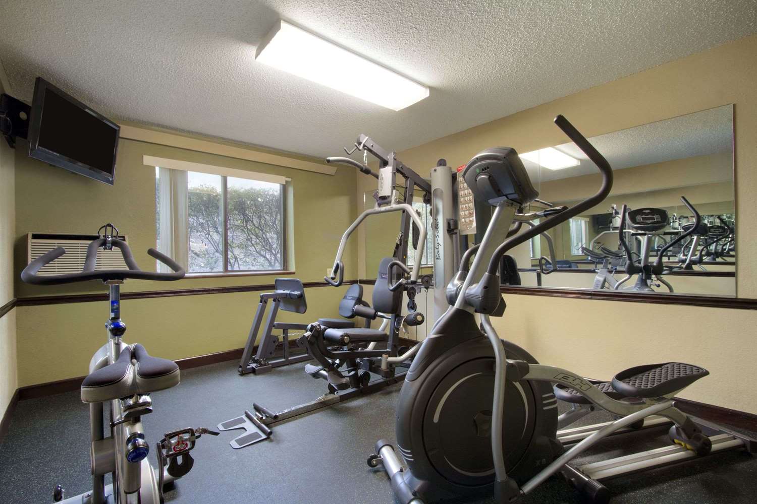Super 8 by Wyndham Homewood Birmingham Area 3/8