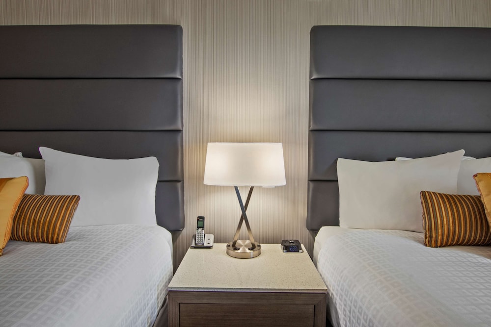 Best Western Premier Calgary Plaza Hotel and Conference Centre 14/65