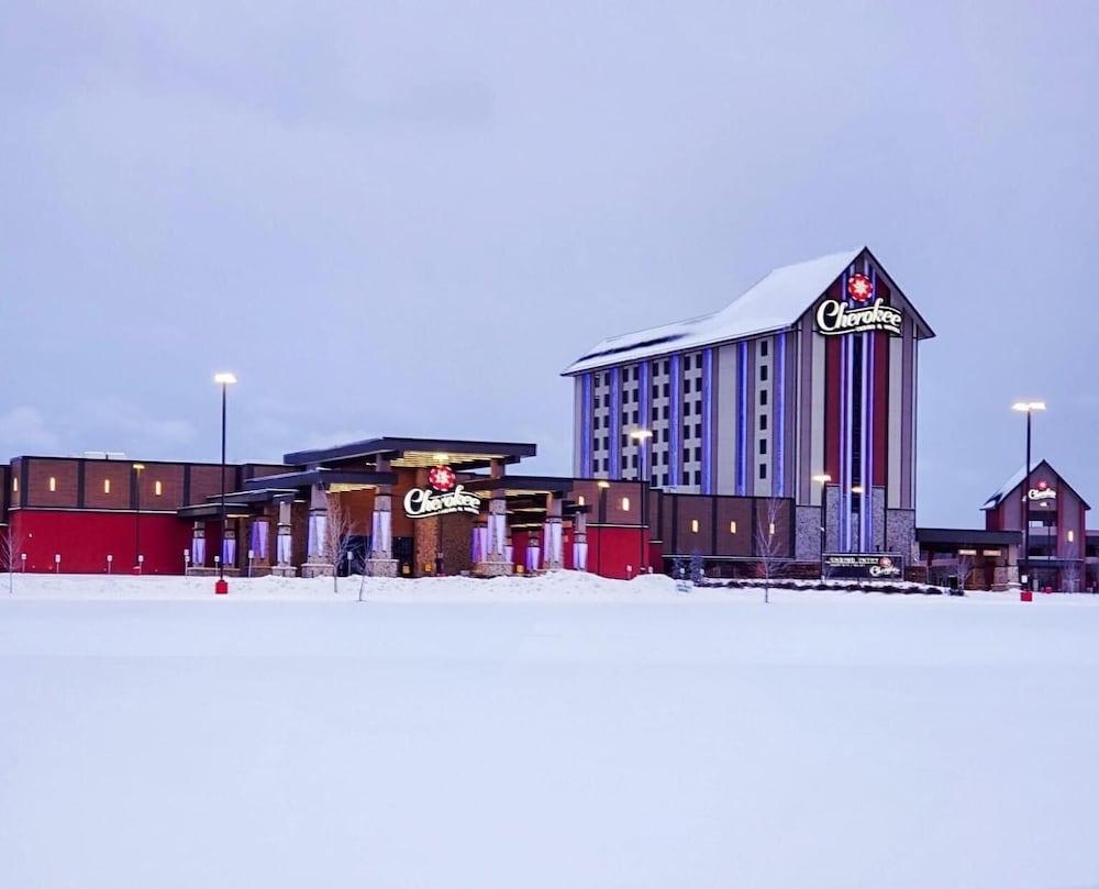 Cherokee Casino & Hotel Roland 2/71