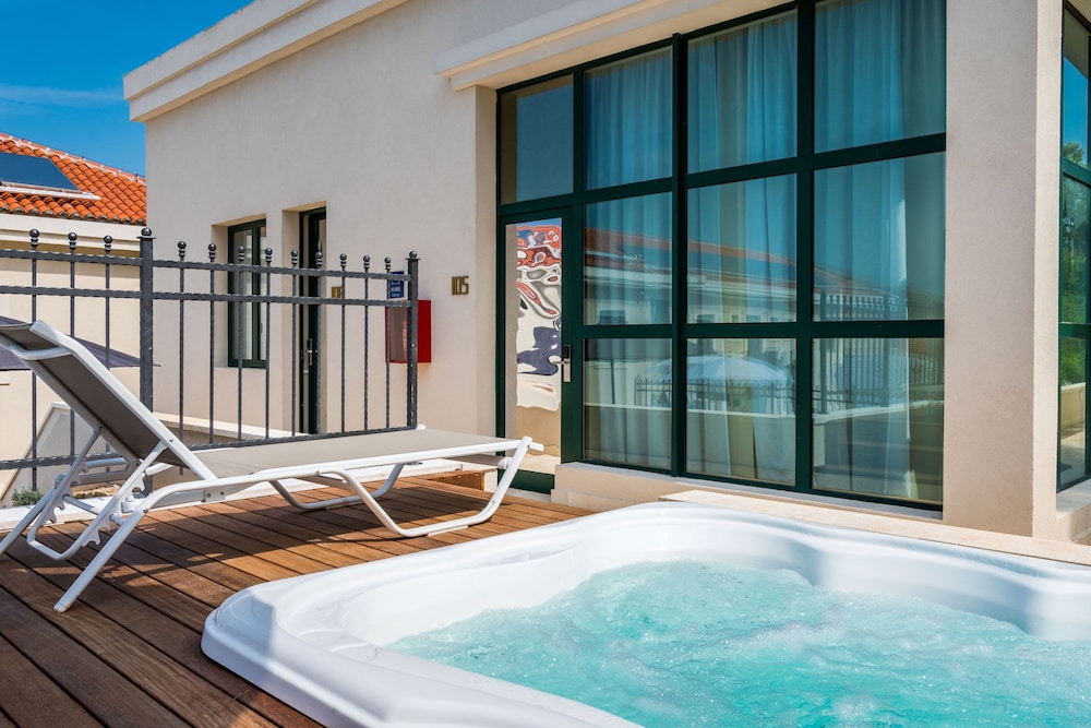 Brown Beach House Design Hotel 45/75