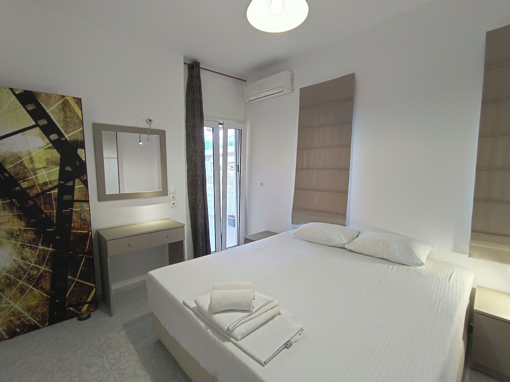 Family, House, King Bed, Sofa