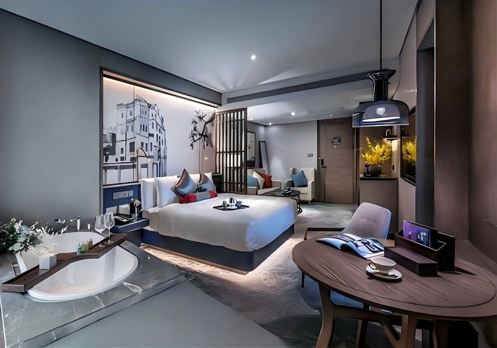 Elegant Hotel (Zhujiang New Town Canton Tower) 23/48