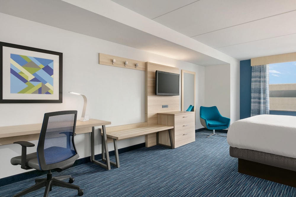 Holiday Inn Express Hotel And Suites Norfolk Airport 38/60