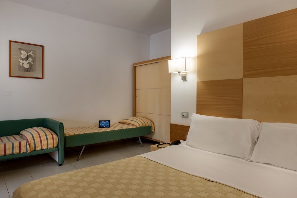 MARITALIA HOTEL CLUB VILLAGE 18/67