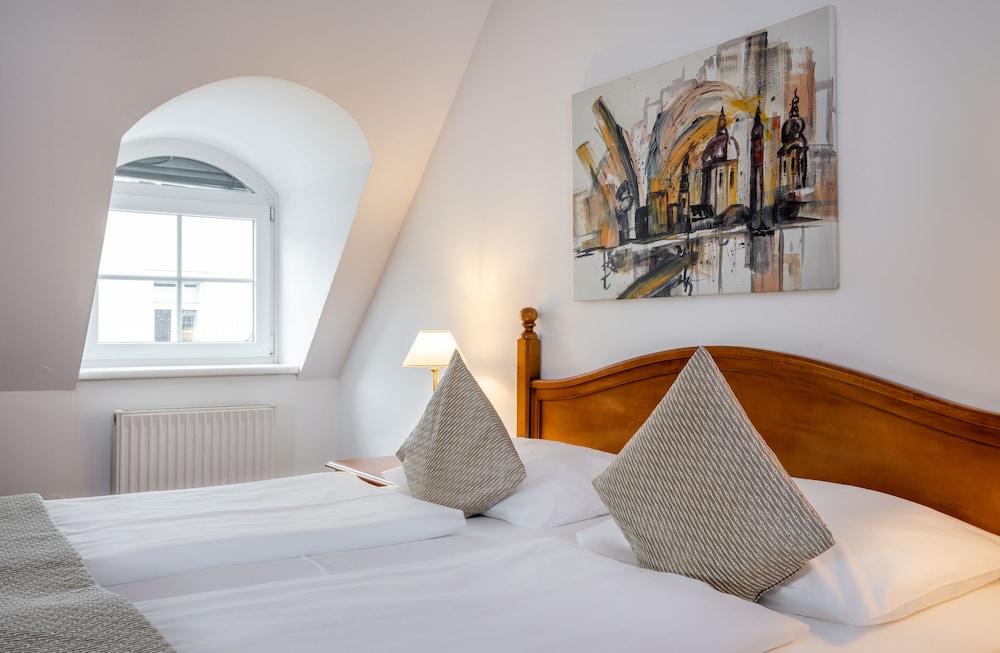Am Mirabellplatz Hotel 33/68