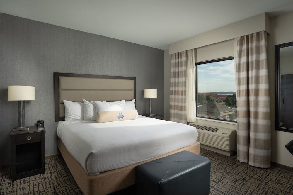 Studio, King Bed, Golf Course View