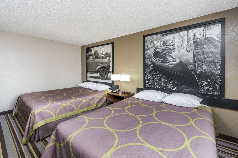 غرفة قياسية بسريرين كوين، Super 8 By Wyndham Bloomington 3/4