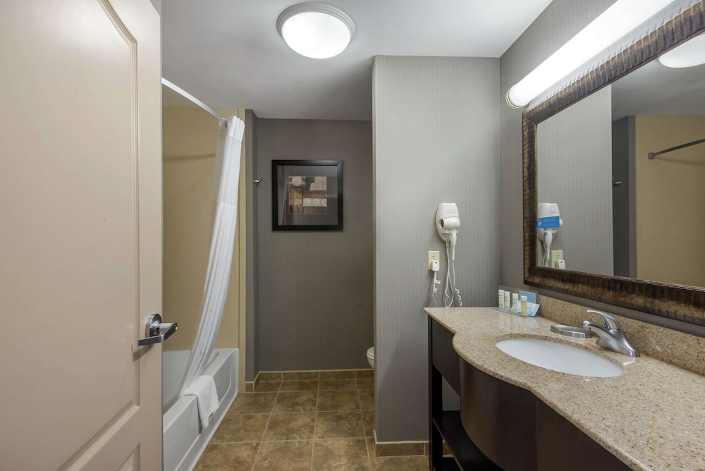 Hampton Inn Meadville 29/45