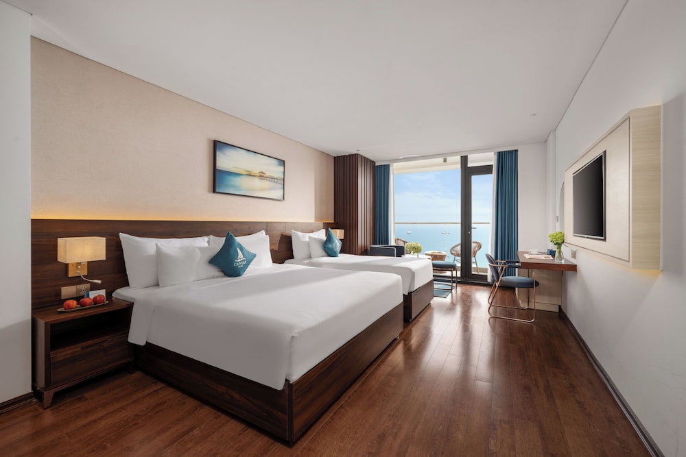 GRAND, TRIPLE, BEACH FRONT