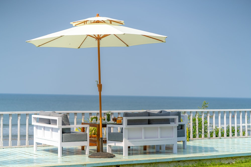LA CABANA BEACH and SPA 60/65