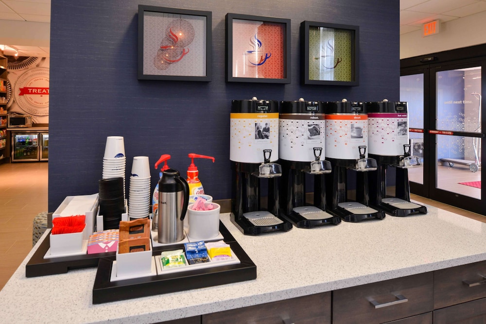 Hampton Inn & Suites Albany/East Greenbush 33/46