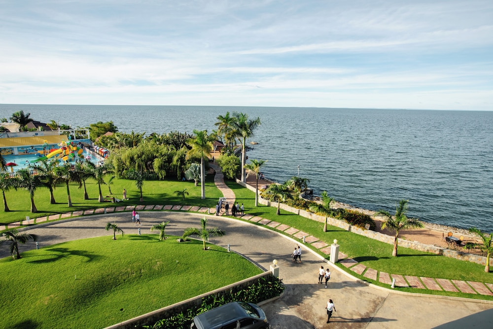 Malaika Beach Resort 30/50