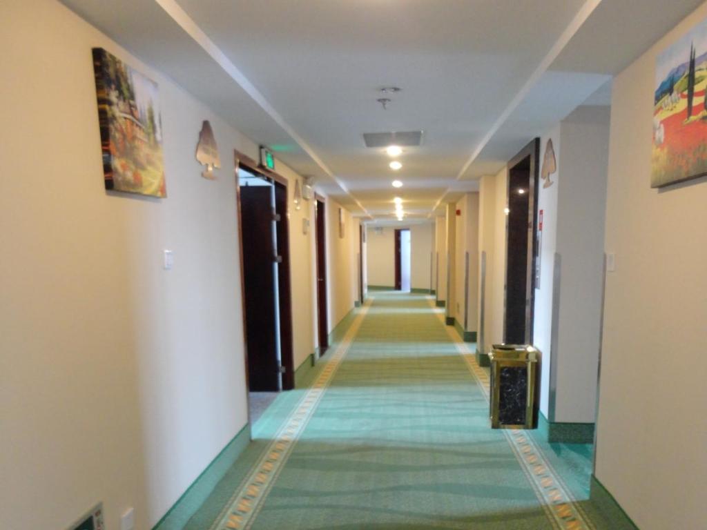 GreenTree Inn Chizhou Jiuhua Mountain Scenic Spot Business Hotel 24/31